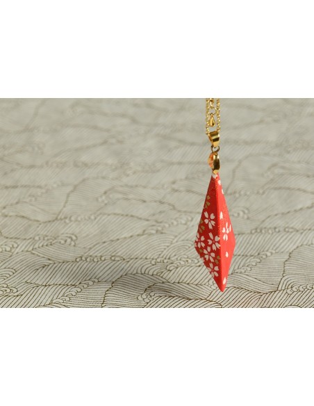 Collana origami a forma di scaccia spiriti