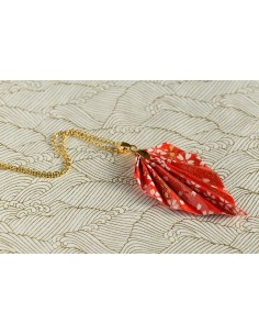 Collana origami a forma di foglia