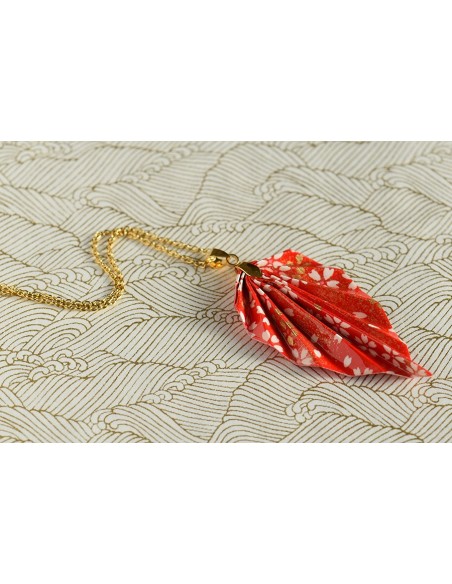 Collana origami a forma di foglia