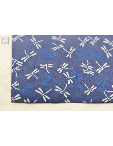 Chiyogami 064 libellula bianca azzurra su blu